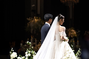 “웨딩홀서 밥 먹다가 ‘쾅’”…악몽이 된 결혼식, 무슨 일?