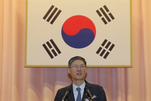 문형배 전 헌재소장, 교수의 길로?…"서울시립대 로스쿨 고민 중"