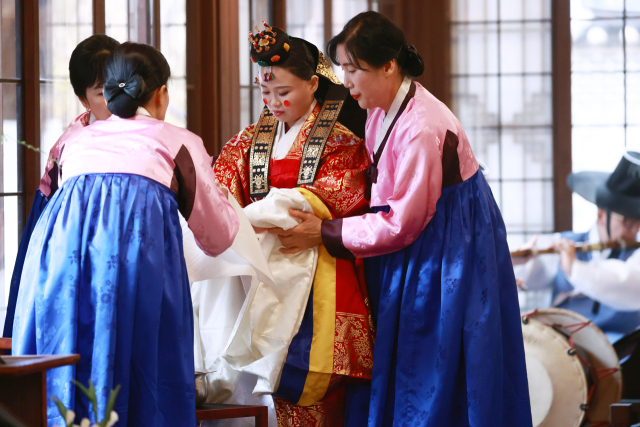 금값·식대·스드메 다 올랐다…신부도 손님도 울리는 웨딩플레이션