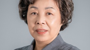 신경림 대한간호협회장 ‘플로렌스 나이팅게일 기장’ 수상