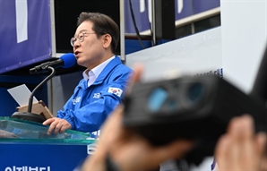 [현장+]이재명 "많이 이길 거란 소리 하지말라…절박한 선거"