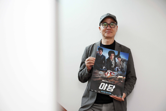 영화 '야당' 황병국 감독이 14일 서울 종로구 하이브미디어코프에서 서울경제신문과 인터뷰에 앞서 영화를 소개하고 있다. 조태형 기자