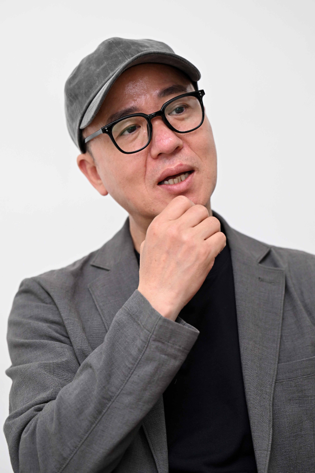 영화 '야당' 황병국 감독이 14일 서울 종로구 하이브미디어코프에서 서울경제신문과 인터뷰를 하고 있다. 조태형 기자