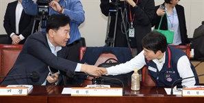 노사 갈등, 불가피한데…최저임금위원회 축소안에 勞 격앙