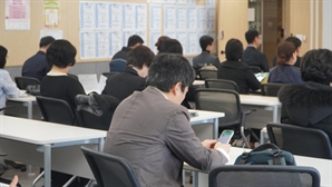 “중장년 7500명 이직·전직 지원”…고용부, 신중년특화과정 훈련 인원 확대