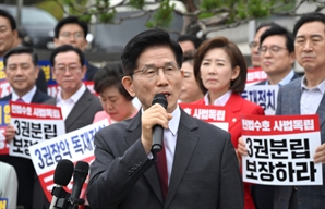 김문수 "범죄자가 법관 탄핵, 들어봤나"…권성동 "'이재명은 신' 법 만들어라"