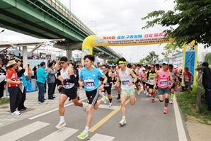 고기에 막걸리까지 준다…말로만 듣던 '수육런' 뭐길래 인기 폭발