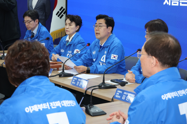 박찬대 더불어민주당 상임총괄선대위원장이 16일 서울 여의도 당사에서 열린 중앙선거대책위원회의에서 발언하고 있다. 연합뉴스