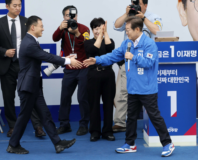 [현장+]이재명 "전북선 연애도 못한데…인재·기업·문화 몰리게 할 것”