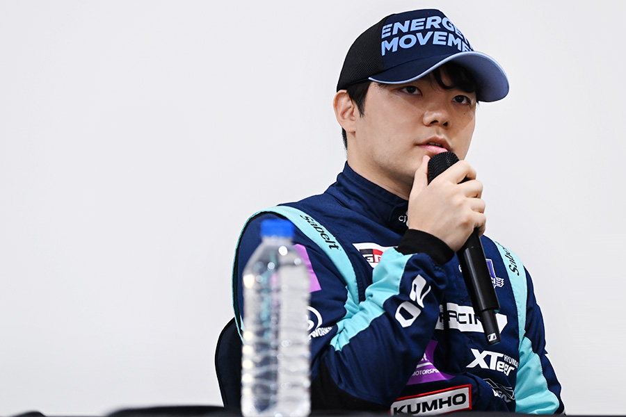 질문에 답변하는 김동은. 사진: 김학수 기자