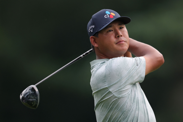 김시우가 17일 PGA 챔피언십 2라운드 9번 홀에서 티샷을 하고 있다. AFP연합뉴스