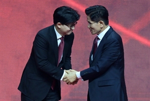 '尹 탈당'에 한동훈 "다음 주엔 현장서 국민과 만날 것"