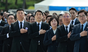 광주 찾은 李대행 "오월 정신 되살려 진정한 국민통합의 길 열어야"