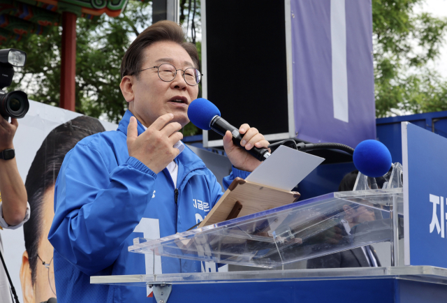 이재명 더불어민주당 대선 후보가 17일 전남 나주시 금성관 앞에서 지지를 호소하고 있다. 나주=오승현 기자