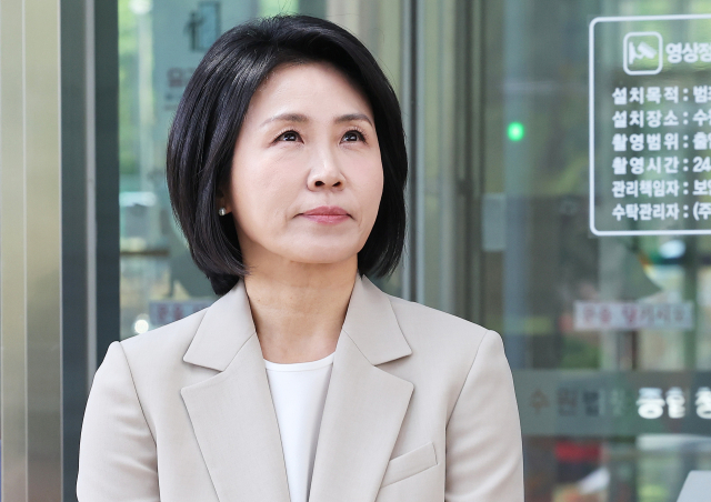 더불어민주당 이재명 대선후보 배우자 김혜경 씨가 12일 경기도 수원시 영통구 수원고등법원에서 열린 항소심 선고공판을 마치고 나오고 있다.연합뉴스