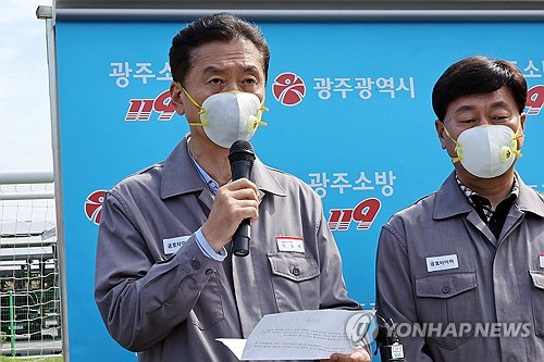 정일택 금호타이어 대표이사가 18일 광주 광산구 금호타이어 광주공장에서 정일택 금호타이어 대표이사가 사과문을 발표하고 있다. 연합뉴스