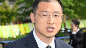민주당 입당한 김상욱 “권력 폭주땐 직언…더 건강한 당 만들것”