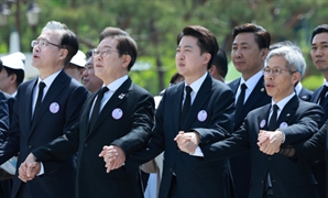 [사설] 李 “4년 연임 개헌”…사법부 겁박 멈추고 ‘권력 분산’ 추진해야
