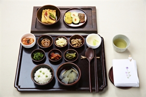 음식에 담아낸 생명존중·절제의 가치…‘사찰음식’ 국가유산 됐다