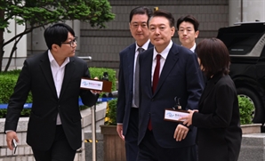 ‘접대 의혹’ 지귀연 판사 “사실 아냐…삼겹살에 소맥 사주는 사람도 없다”