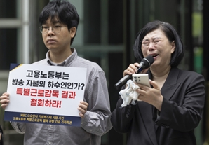 [사진] 오열하는 故 오요안나 어머니