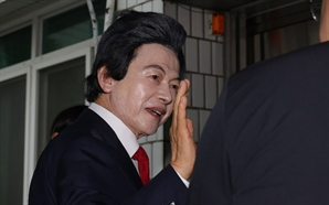 구속됐던 허경영, 새벽 긴급히 병원 이송됐다는데…경찰 "이상 없어"