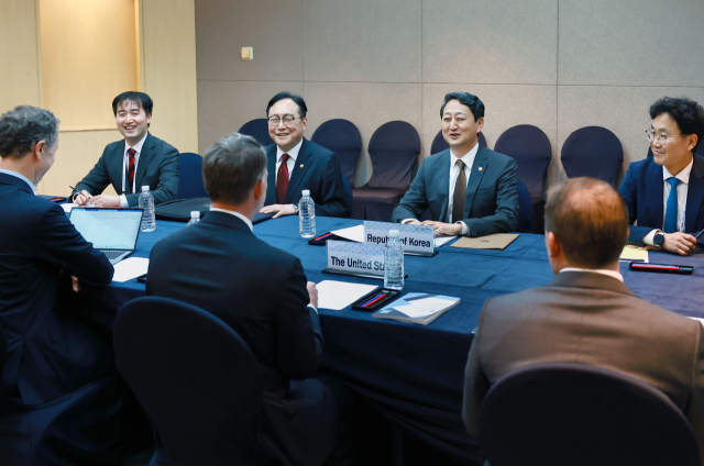 안덕근 산업통상자원부 장관이 16일 제주 서귀포시 제주국제컨벤션센터(ICC)에서 제이미슨 그리어 미국 무역대표부 대표와 면담하고 있다. 사진 제공=산업부