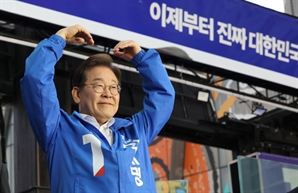 [현장+] 홍대 간 이재명 "장사 좀 됩니까?"
