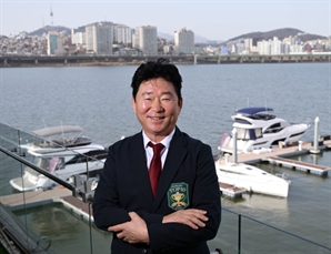 “나에게 골프란 비즈니스같은 18번의 기회, 넘어져도 기회는 또 온다”