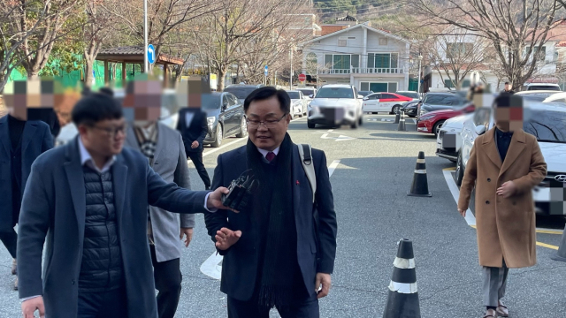 홍남표 전 경남 창원시장이 지난 2023년 11월 18일 창원시 성산구 사파동 창원지방법원에서 열린 공직선거법 위반 혐의 결심 공판에 출석하고 있다. 서울경제 DB