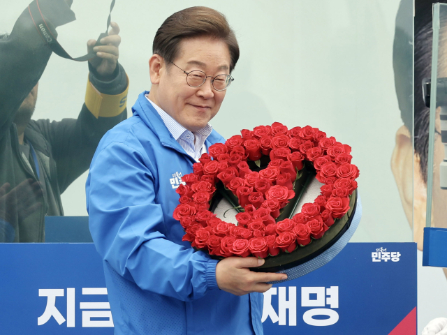 이재명 "국힘, 중대법 처리해놓고 폐지 주장"…김문수는 '방탄유리' 맹비난