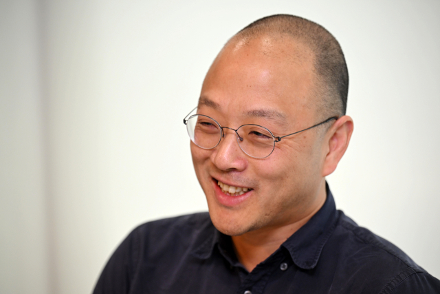 이승주 오름테라퓨틱 대표가 서울 강남구 공유오피스에서 서울경제신문과 인터뷰를 하고 있다. 조태형 기자