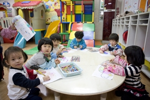 “밥 왜 안 먹어!” 5살 아이 얼굴 식판에 짓누른 보육교사…법원은 ‘선처’ 왜?
