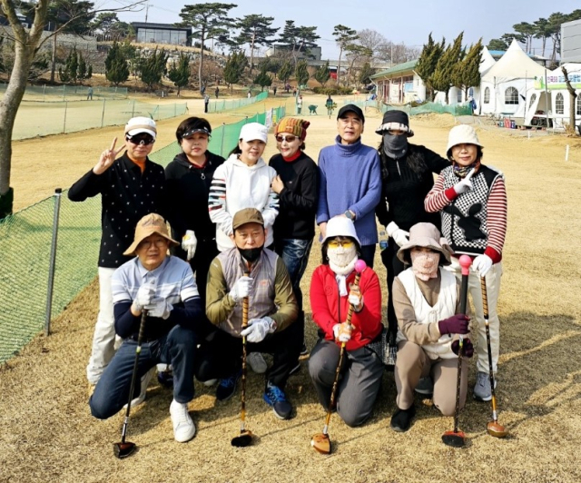 라운파크골프클럽 회원들이 정기 모임을 가지고 있다. 라운클럽 제공