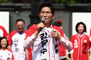 [단독] 김문수, 이번주 한국거래소 방문…증시부양책 밝힐듯