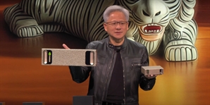 젠슨 황, 엔비디아 AI PC에도 '소캠' 넣었다 [강해령의 하이엔드 테크]