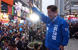 [속보] 이재명 "尹, 본인이 이긴 선거시스템이 부정선거인가…이해안돼"