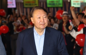 국민의힘, '尹 부정선거 영화 관람'에 "이미 탈당한 자연인"