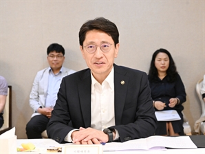 정부, 수요 급감 마스크 목표비축량 탄력운영
