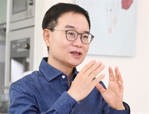 "기부는 가장 게으른 사회환원 방식…지속 가능한 구조 설계 필요"[이사람]