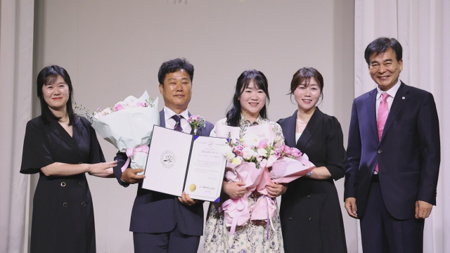 사랑과 헌신을 보였다…부부의 날 맞아 19쌍 시상
