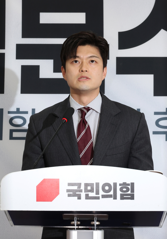 김용태 국민의힘 비상대책위원장이 21일 서울 여의도 국회에서 기자회견을 열고 김건희 여사와 관련한 문제에 사과하고 있다. 연합뉴스