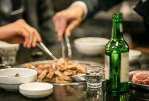 "1만원으로는 소맥 못 먹어요"…사람들 술 안 마시자 사장님들 '눈물의 할인'