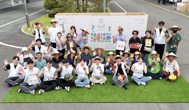 현대위아가 21일 경남 창원 본사에서 농산물 장터 '이음마켓'을 개최했다. 사진제공=현대위아
