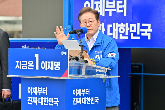 이재명 더불어민주당 대선 후보가 22일 제주시 동문로터리에서 유세를 하고 있다. 연합뉴스