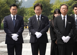 이재명 "노무현의 길이 제 길…'깨어있는 시민' 상식 통하는 사회 만들 것"