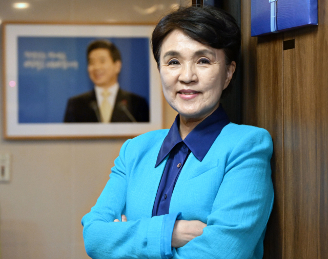강금실 더불어민주당 중앙선대위 총괄선대위원장이 22일 서울 여의도 더불어민주당 당사에서 서울경제신문과 인터뷰를 갖고 있다. 성형주 기자