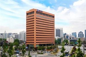 "첫 마일스톤 수령" 종근당, 시장에 호재로 작용할까…주가 향방은? [Why 바이오]