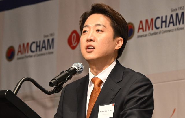 이준석, 10대 개헌안 발표…"미래산업 육성·4년 중임제"
