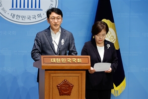 李-金 줄어든 격차…민주 "여론조사 보수층 과표집 고려해야"